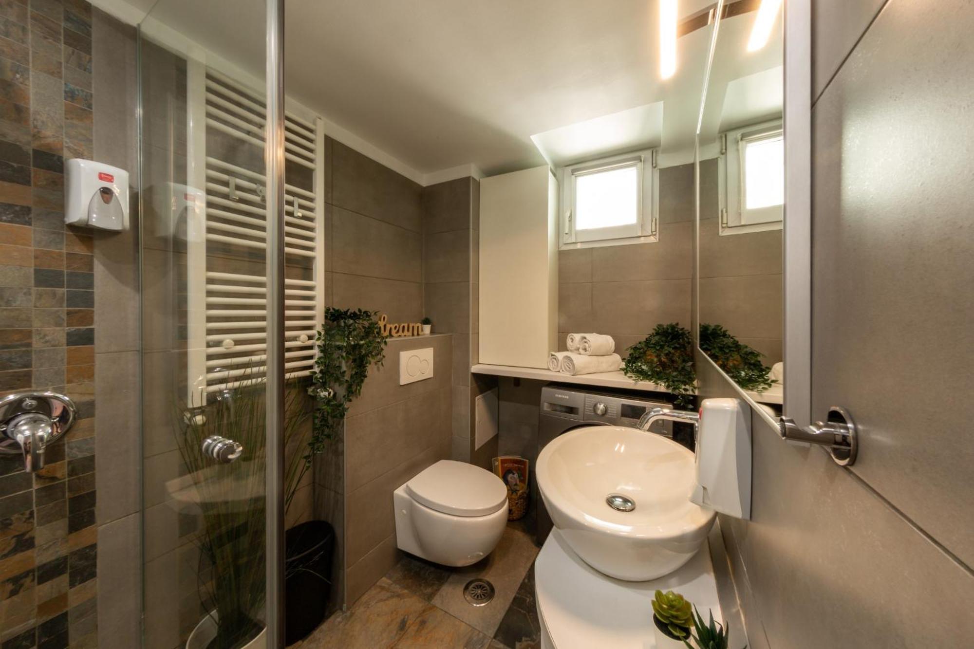 Modern 1Br Apt In The Old Town: The Perfect Choice Boekarest Buitenkant foto