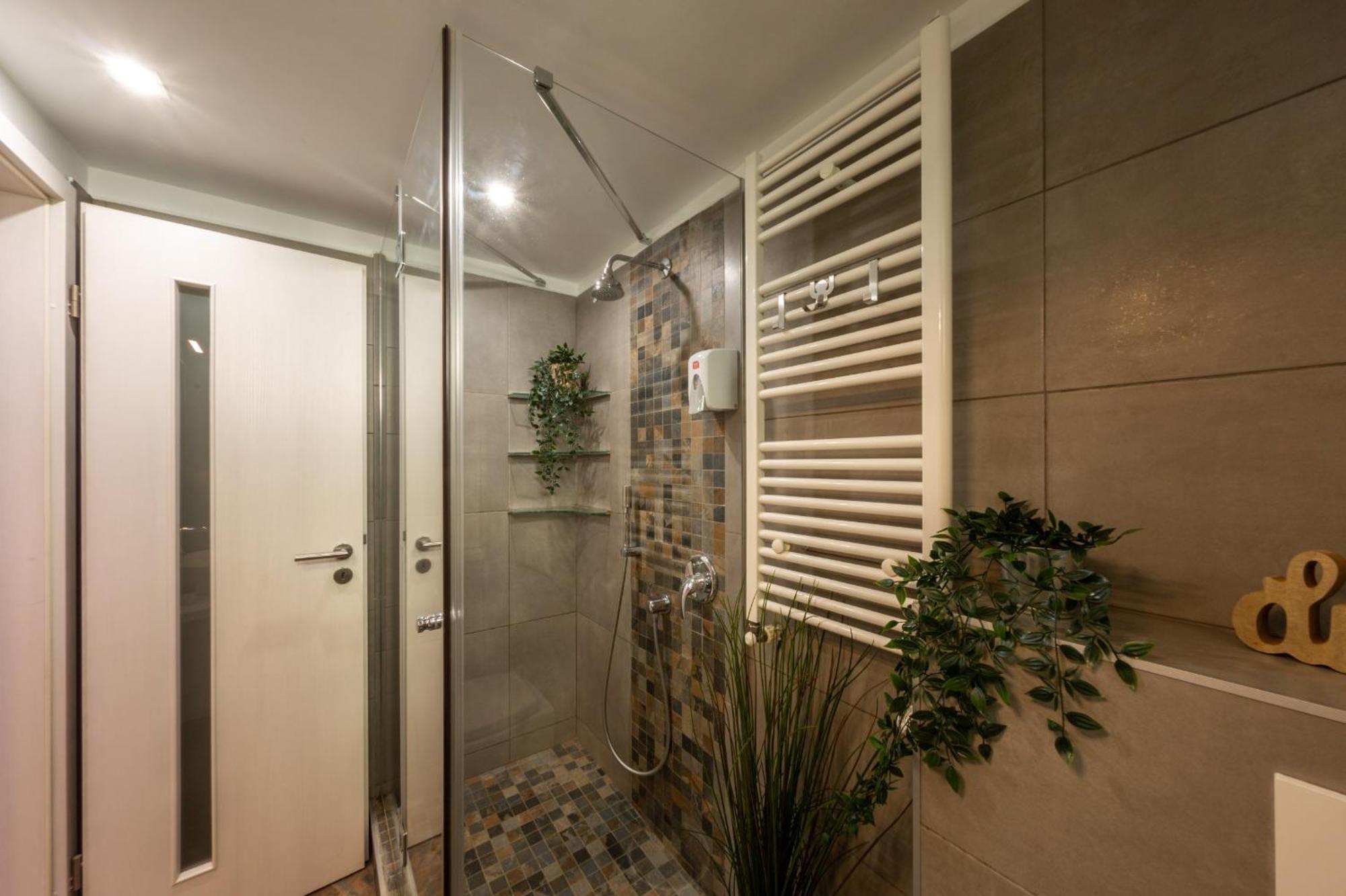 Modern 1Br Apt In The Old Town: The Perfect Choice Boekarest Buitenkant foto