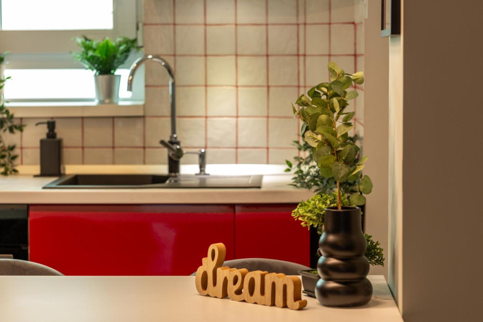 Modern 1Br Apt In The Old Town: The Perfect Choice Boekarest Buitenkant foto