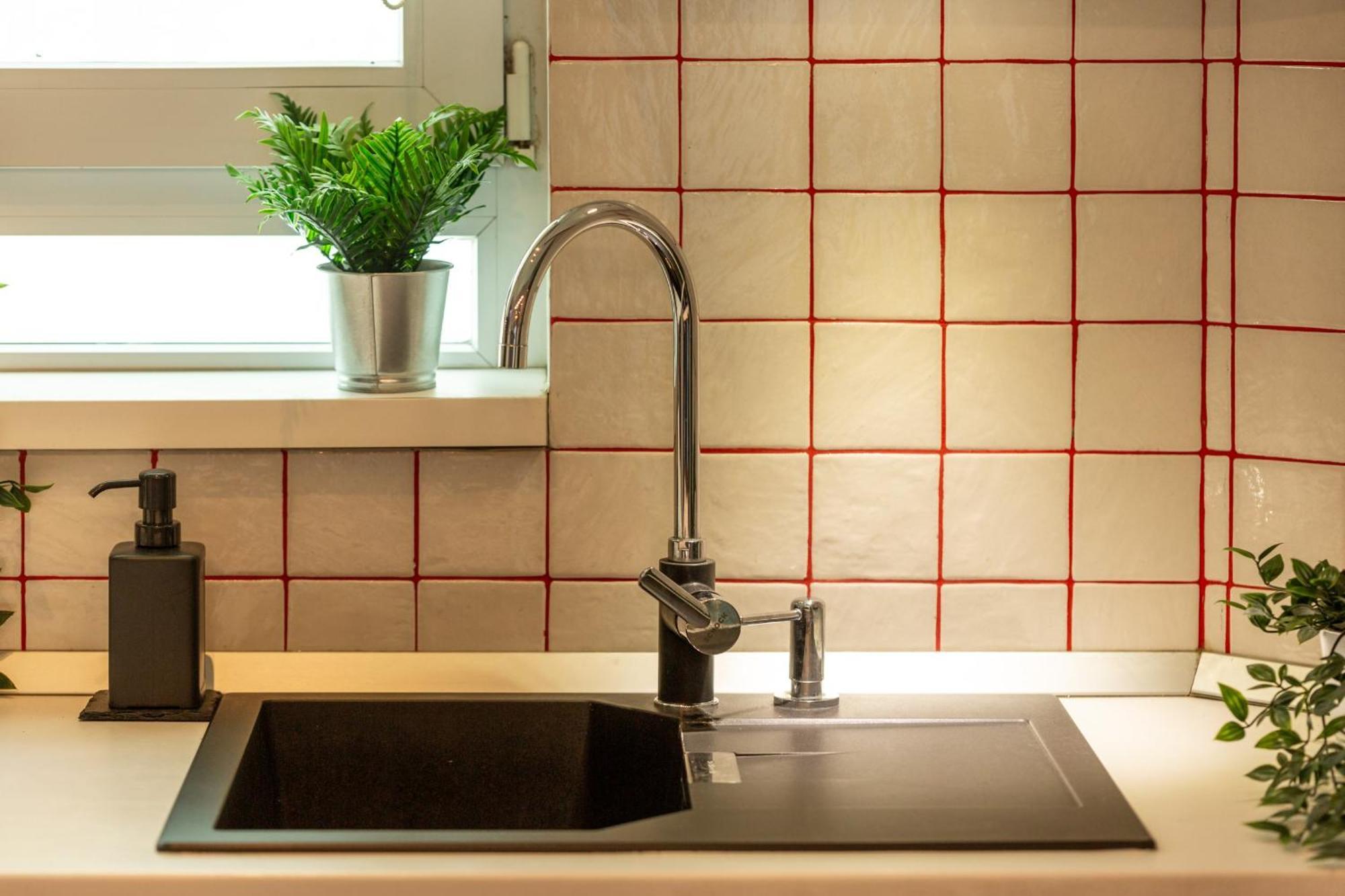 Modern 1Br Apt In The Old Town: The Perfect Choice Boekarest Buitenkant foto