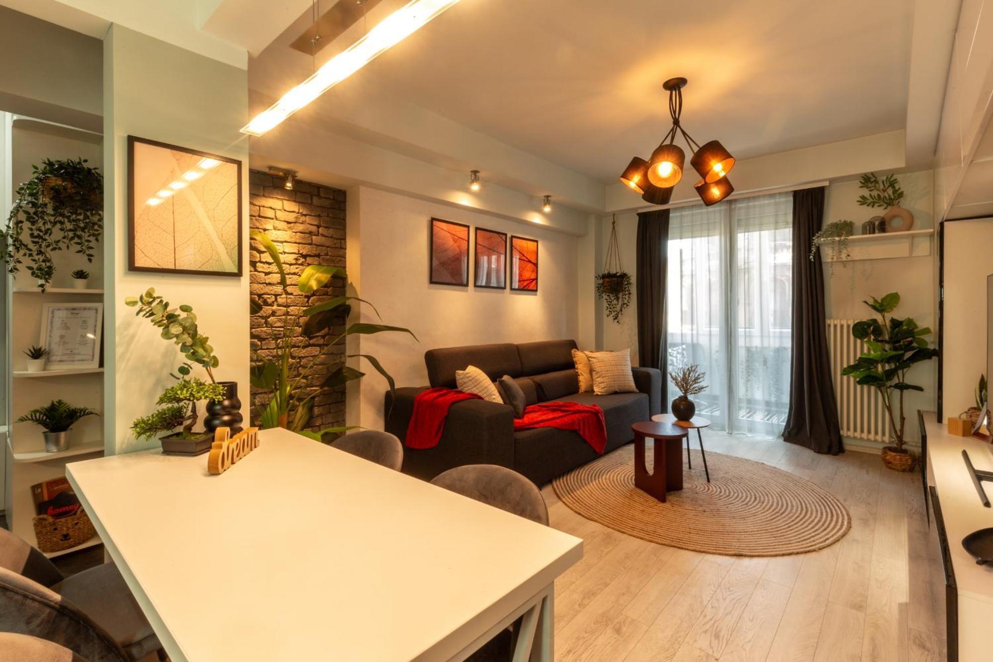 Modern 1Br Apt In The Old Town: The Perfect Choice Boekarest Buitenkant foto